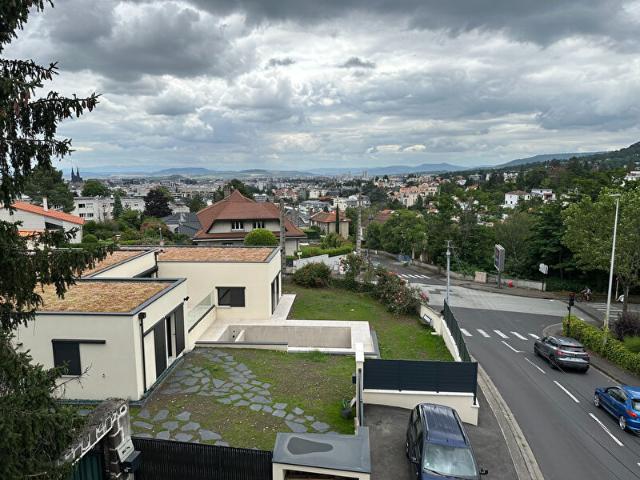 Chamalieres DUPLEX de 86 m2 avec jardin de 90 m2 refait à neuf 260.000€ FAI