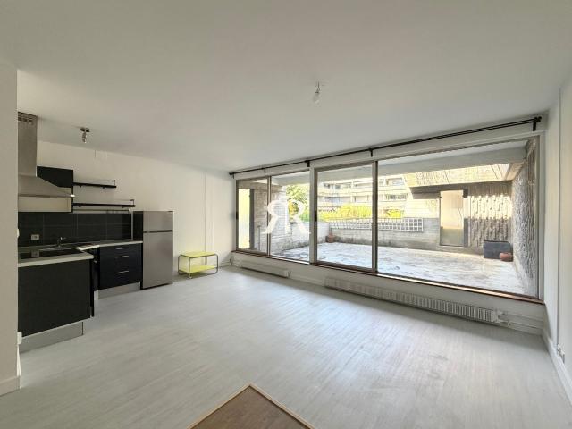 Chamalières Studio rénové avec grande terrasse, garage fermé et cave