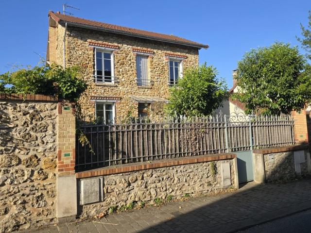 CHAMBOURCY LOCATION MAISON