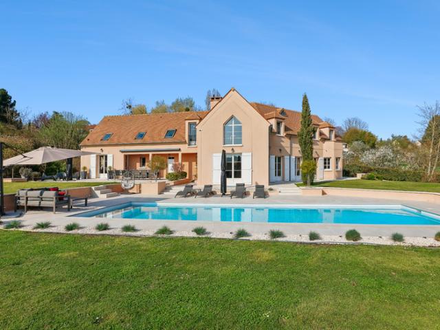 Chambourcy 78240 Propriété contemporaine d’exception avec piscine