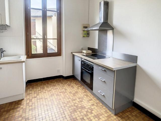 CHAMBÉRY – T3 62 m² – RDC SURÉLEVÉ – CAVE