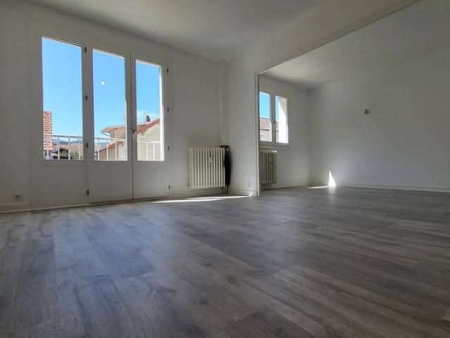 CHAMBERY Vaste T3 rénové avec garage