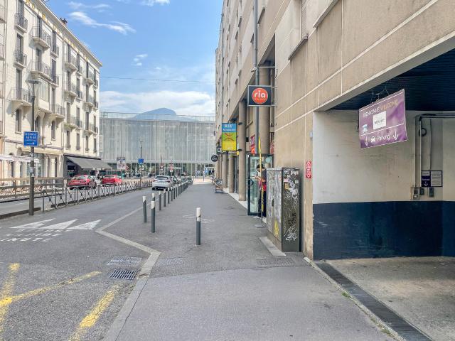 Chambéry Location Parking / Garage 73