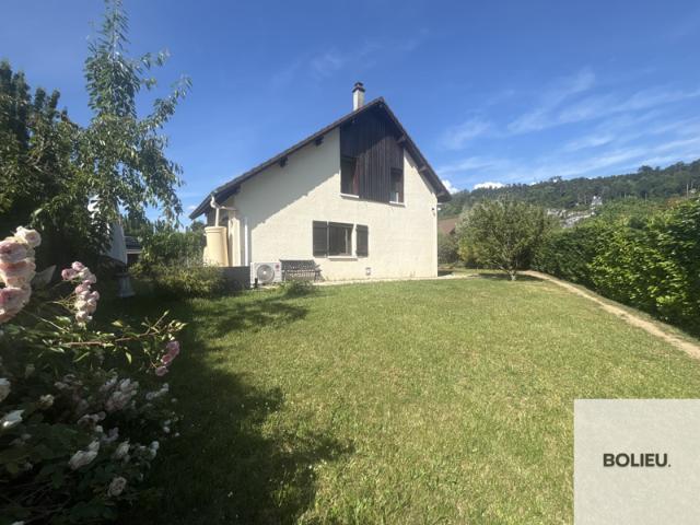 CHAMBÉRY Maison individuelle terrain plat et arboré