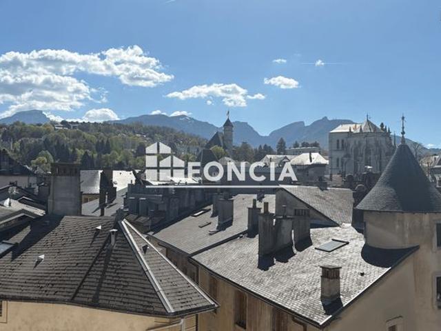 CHAMBERY PLACE DE GENEVE BEL APPARTEMENT DE 90 m2 EN AVANT DERNIER ETAGE AVEC VUE MAGNIFIQUE VERITABLE CARTE POSTALE