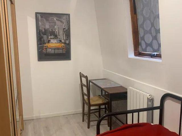 Chambre meublée 10m2 dans maison à Roubaix
