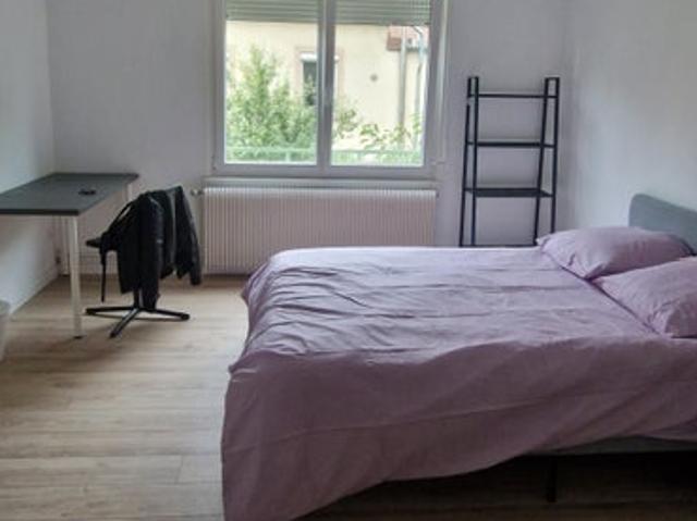 Chambre meublée