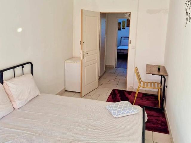 Chambre meublée 12 m² avec balcon – Tram A à 2 m