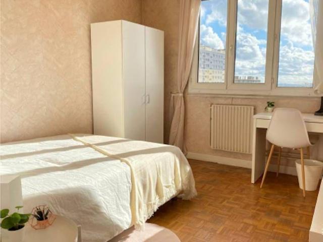 Chambre meublée 12m² en colocation pour filles