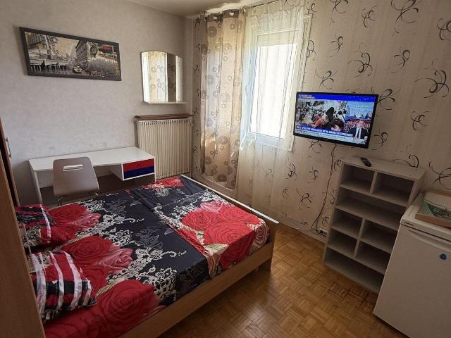 Chambre meublée 13 m2 dans pavillon très calme