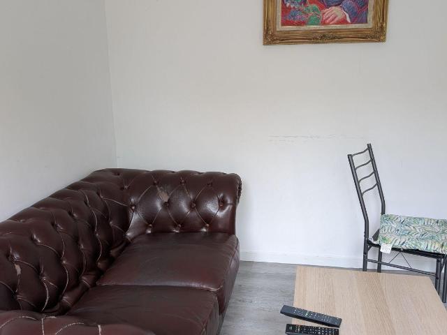 Chambre meublée