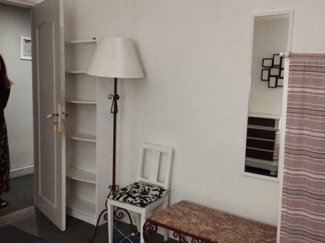 Chambre meublée