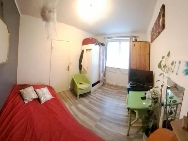 Chambre meublée
