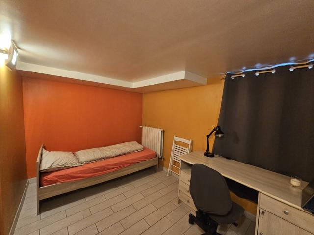 Chambre meublée coloc – Pavillon jardin – Stains