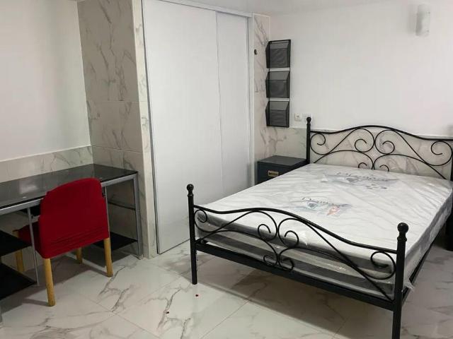 Chambre meublée à louer en location pour femme