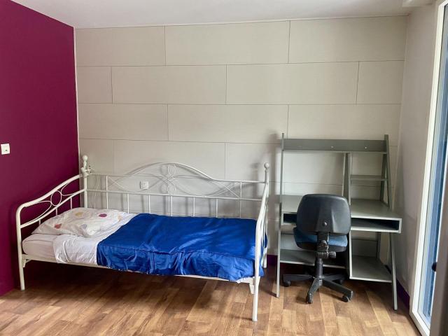 Chambre meublée avec accès indépendant