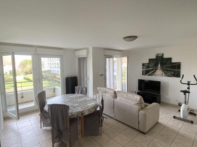 Chambre meublée avec balcon Cergy le Haut