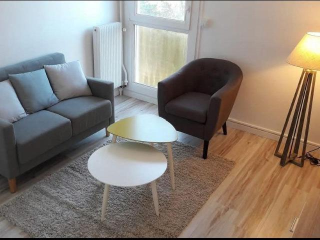 Chambre meublée avec balcon dans colocation 64m²