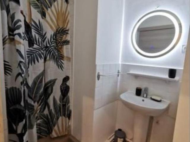 Chambre meublée avec clim – Coloc sympa à Marse
