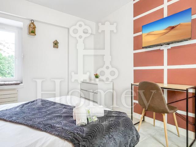 Chambre meublée avec douche privée en colocation — 21,68 m2 au coeur de la rue piétonne d'Annemasse, à 15 min