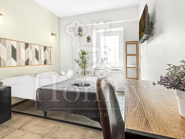 Chambre meublée avec douche privée en colocation — 21,68 m2 au coeur de la rue piétonne d'Annemasse, à 15 min