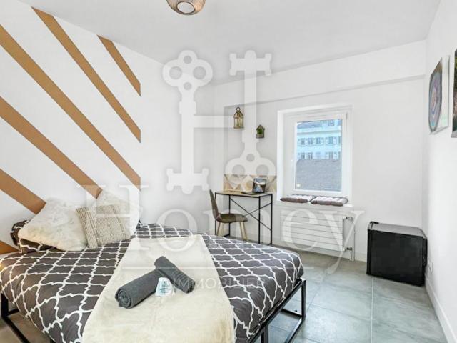 Chambre meublée avec douche privée en colocation — 21,68 m2 au coeur de la rue piétonne d'Annemasse, à 15 min
