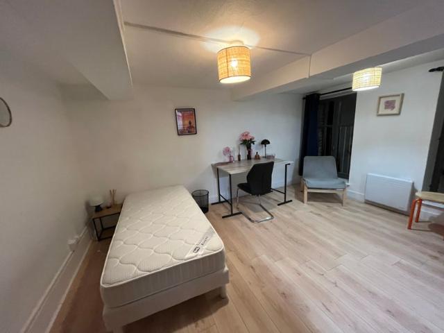 Chambre meublée avec fibre dédiée