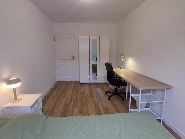 Chambre meublée dans une coloc – Maison jardin