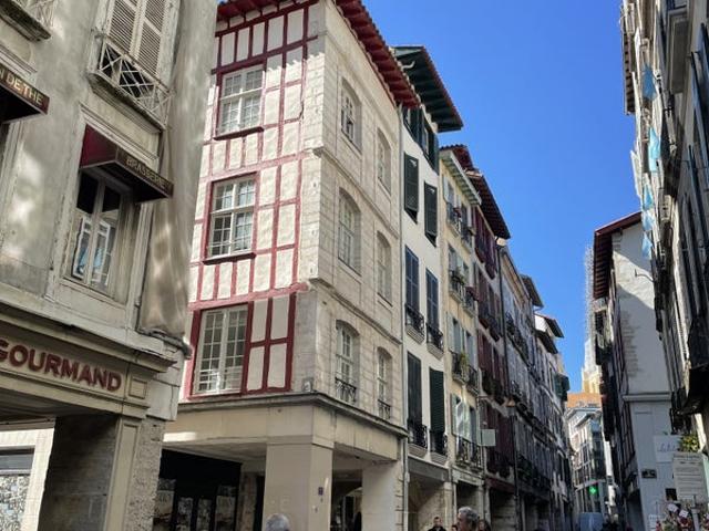 Chambre meublée dans appartement rénové en centre