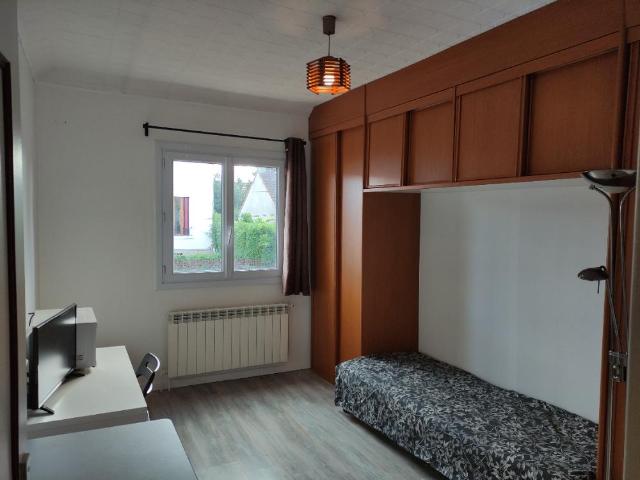 CHAMBRE MEUBLÉE DANS MAISON