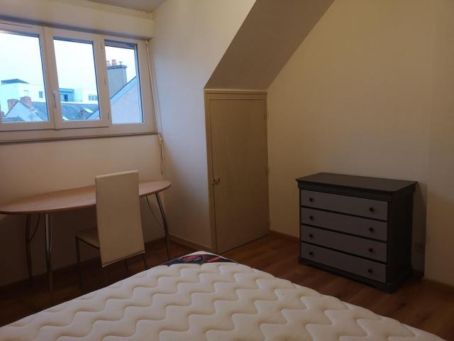 Chambre meublée en colocation