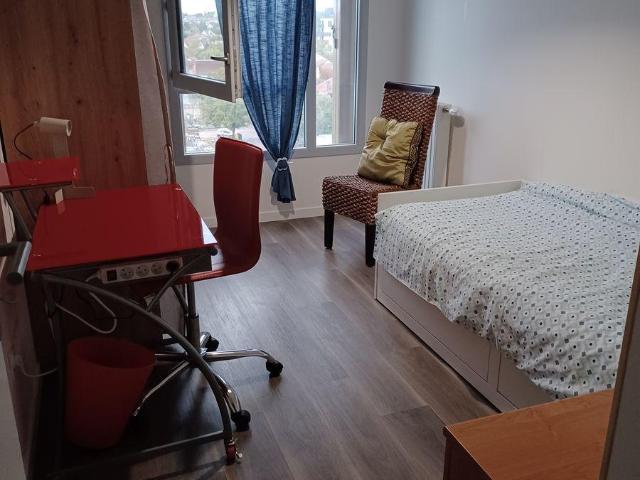 Chambre meublée en colocation conviviale