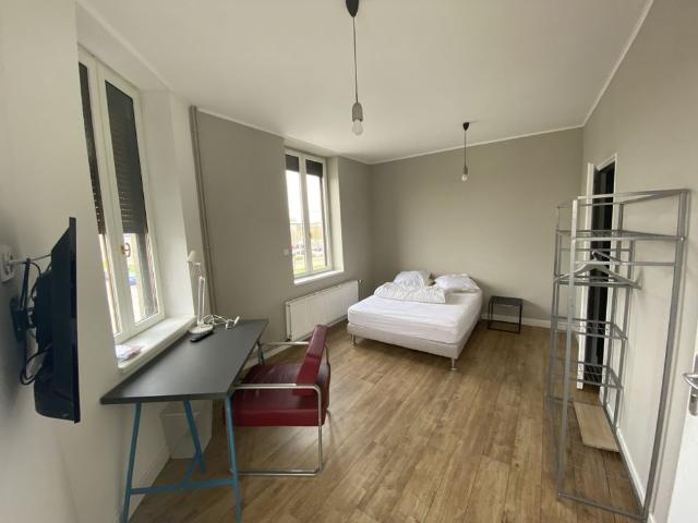 CHAMBRE MEUBLEE FACE A L'ECOLE RUBIKA TOUTES CHARGES COMPRISES