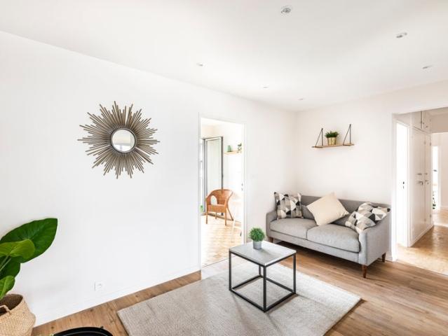 CHAMBRE AVEC BALCON – COLOCATION 3 MIN RER A