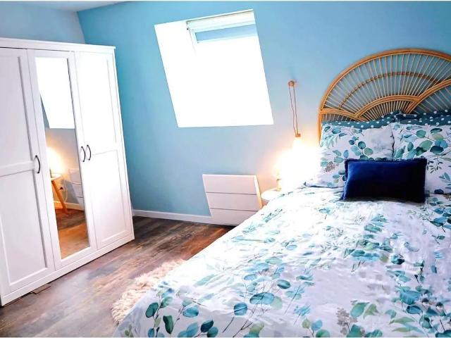 Chambre avec douche privée dans coloc Marbrerie