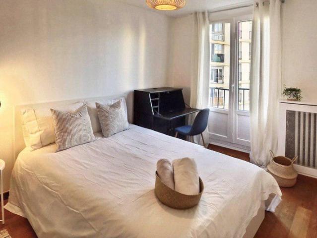 Chambre avec salle de bain privative