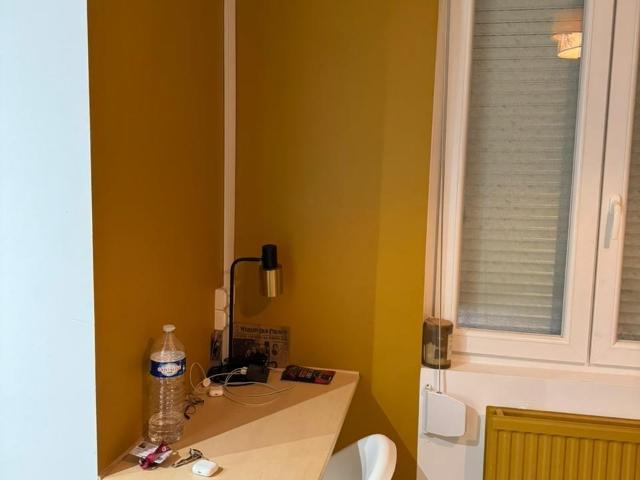 Chambre avec salle de bain privative baignoire