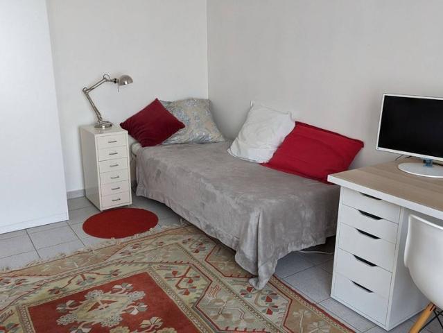 Chambre avec salle de douche privative