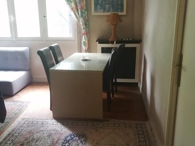 chambre avec un grand balcon au calme Paris 19