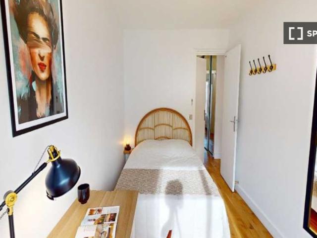 Chambre dans un appartement partagé de 5 chambres, Paris