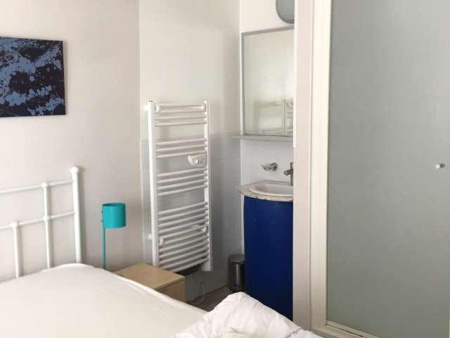 Chambre à louer à Croix, réservée aux femmes, appartement de 3 chambres