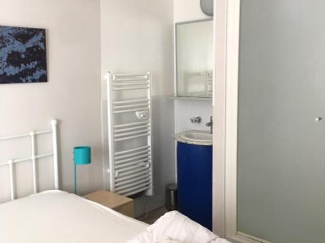 Chambre à louer à Croix, réservée aux femmes, appartement de 3 chambres