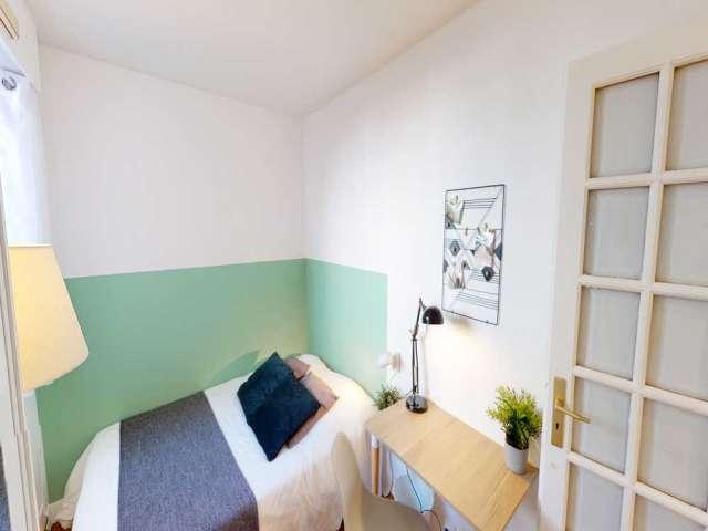 Chambre dans un appartement partagé de 3 chambres à Léon Blum Folie Regnault