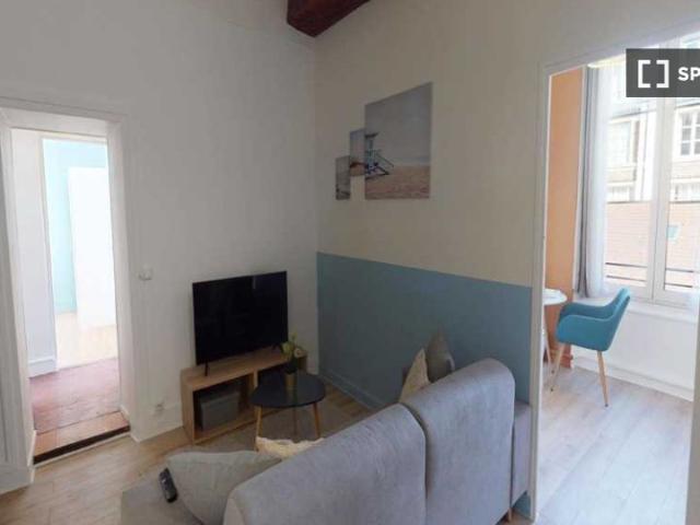 Chambre à louer aux Îles, Paris