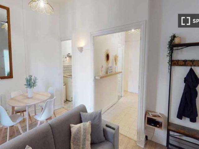 Chambre à louer aux Îles, Paris