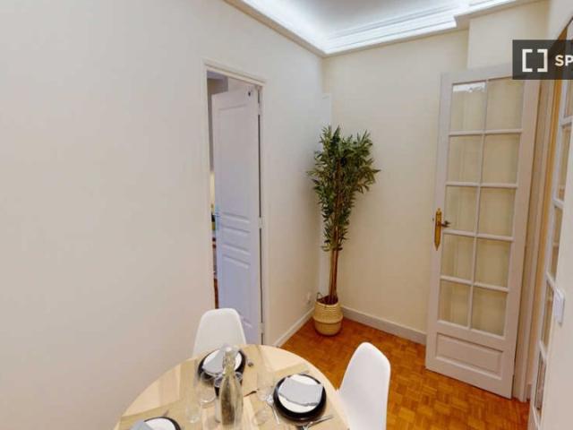 Chambre à louer dans un appartement de 4 chambres à Auteuil Sud, Paris
