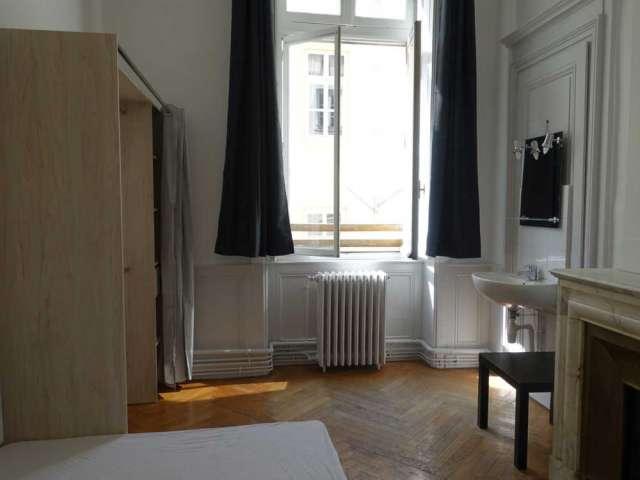 Chambre à louer dans un appartement de 4 chambres à Bellecour, Lyon
