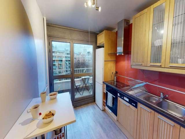 Chambre à louer dans un appartement de 4 chambres à Parc Nord, Paris