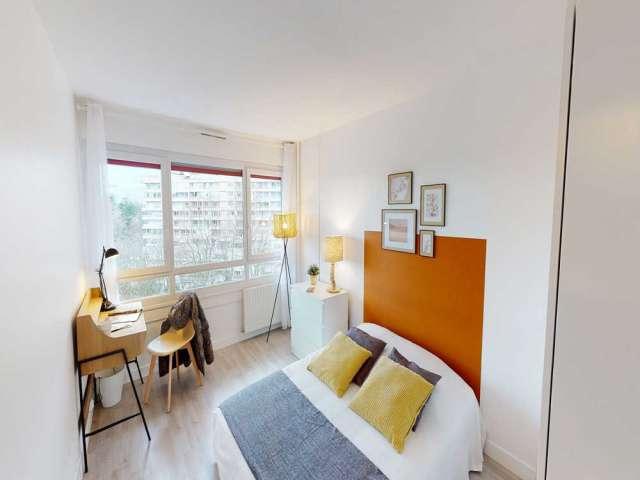 Chambre à louer dans un appartement de 4 chambres à Parc Nord, Paris