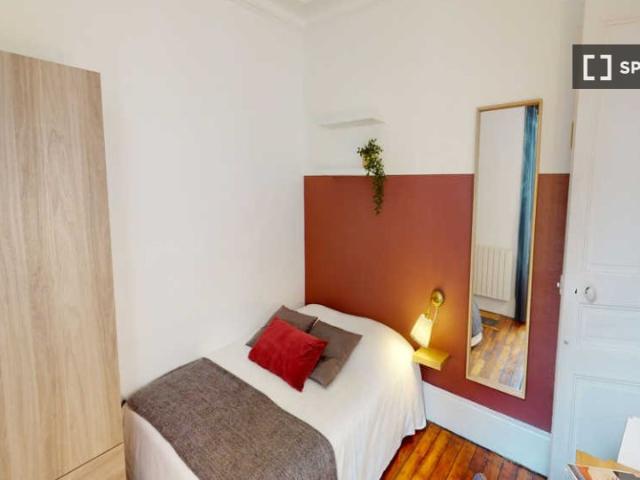 Chambre à louer dans un appartement de 4 chambres à Paris